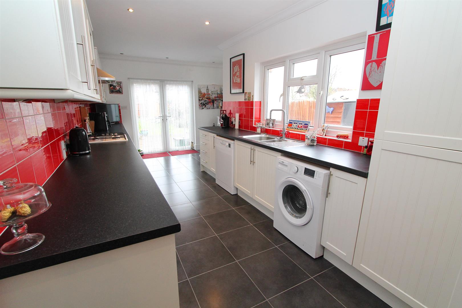 3 bed property in Hackbridge Road, Wallington